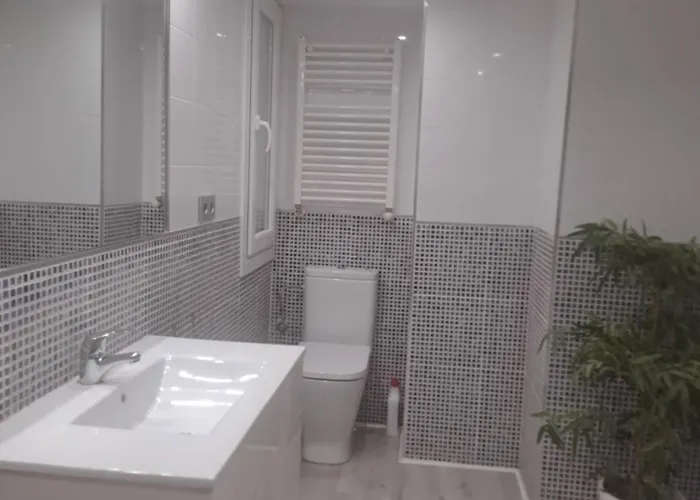 Vivienda En El Casco Antiguo De *