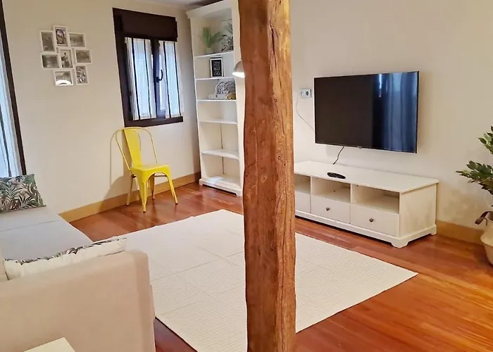 Vivienda En El Casco Antiguo De *